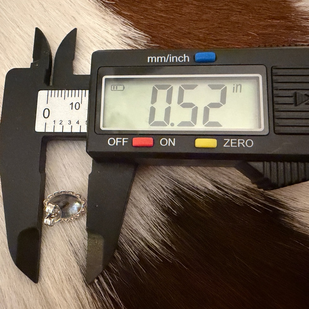 ❤️ Native American Artisan Concho Stud Turquoise Earrings Sterling New Mexico - Picture 9 of 10